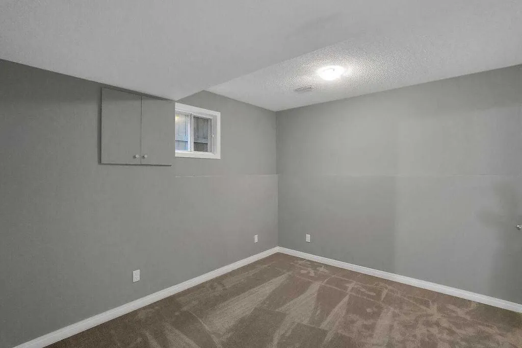 45 Shawinigan Road SW Calgary AB T2Y 2V6