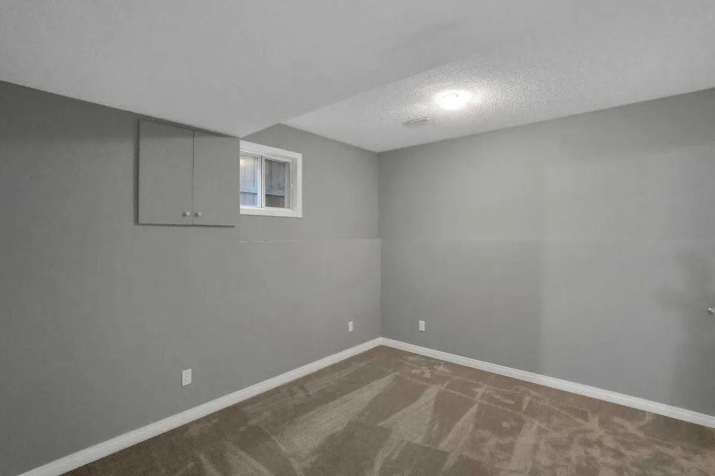 45 Shawinigan Road SW Calgary AB T2Y 2V6