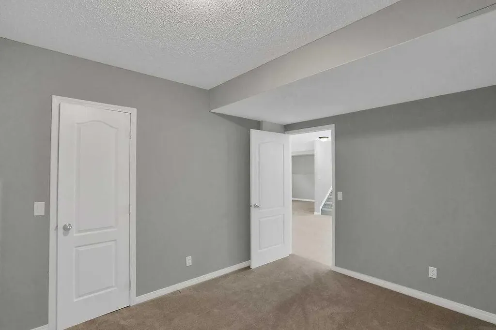 45 Shawinigan Road SW Calgary AB T2Y 2V6