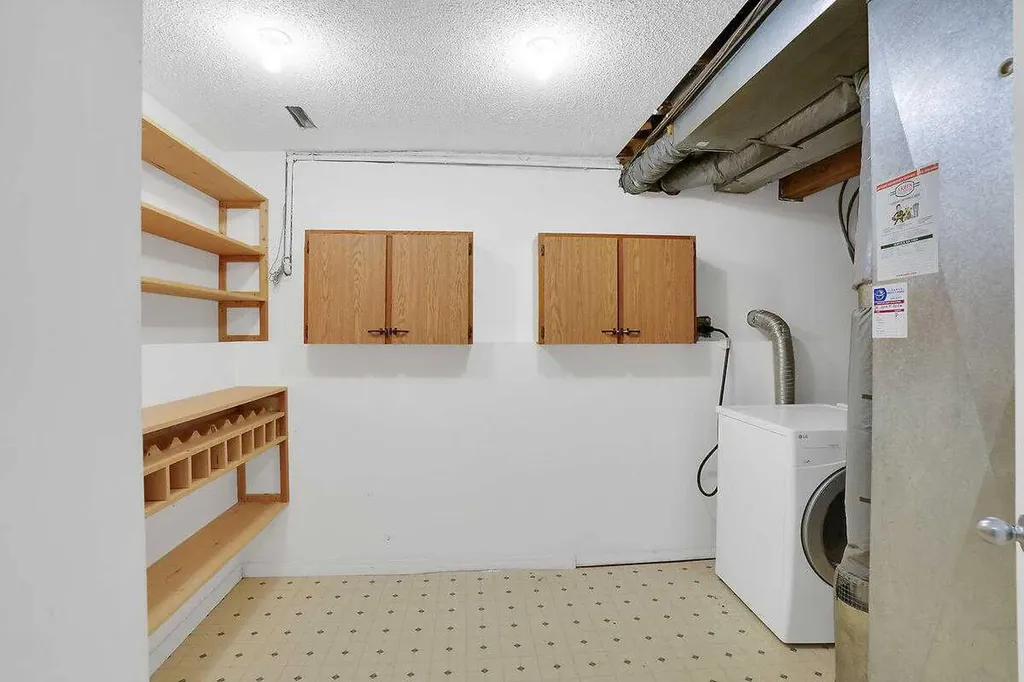 45 Shawinigan Road SW Calgary AB T2Y 2V6
