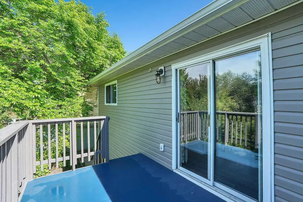 45 Shawinigan Road SW Calgary AB T2Y 2V6