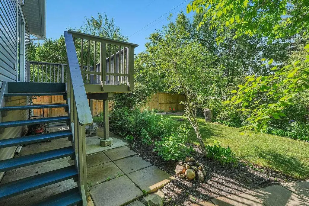 45 Shawinigan Road SW Calgary AB T2Y 2V6