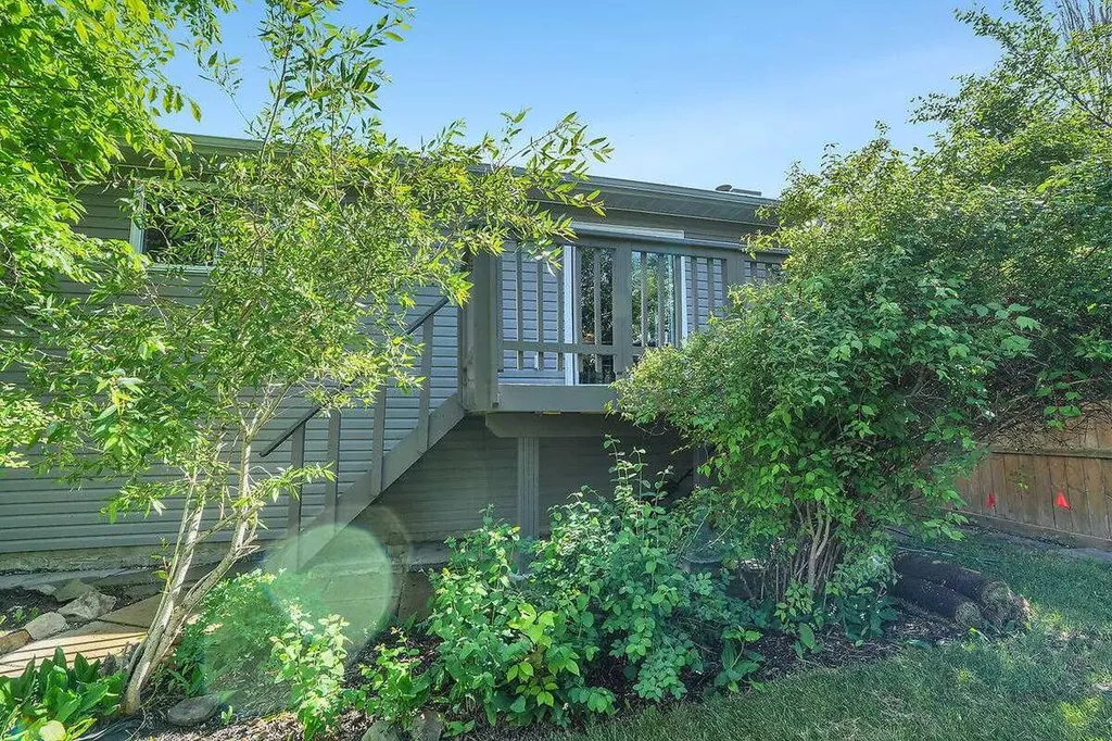 45 Shawinigan Road SW Calgary AB T2Y 2V6