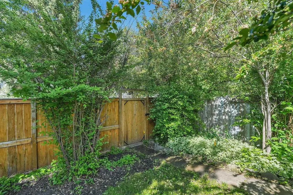 45 Shawinigan Road SW Calgary AB T2Y 2V6
