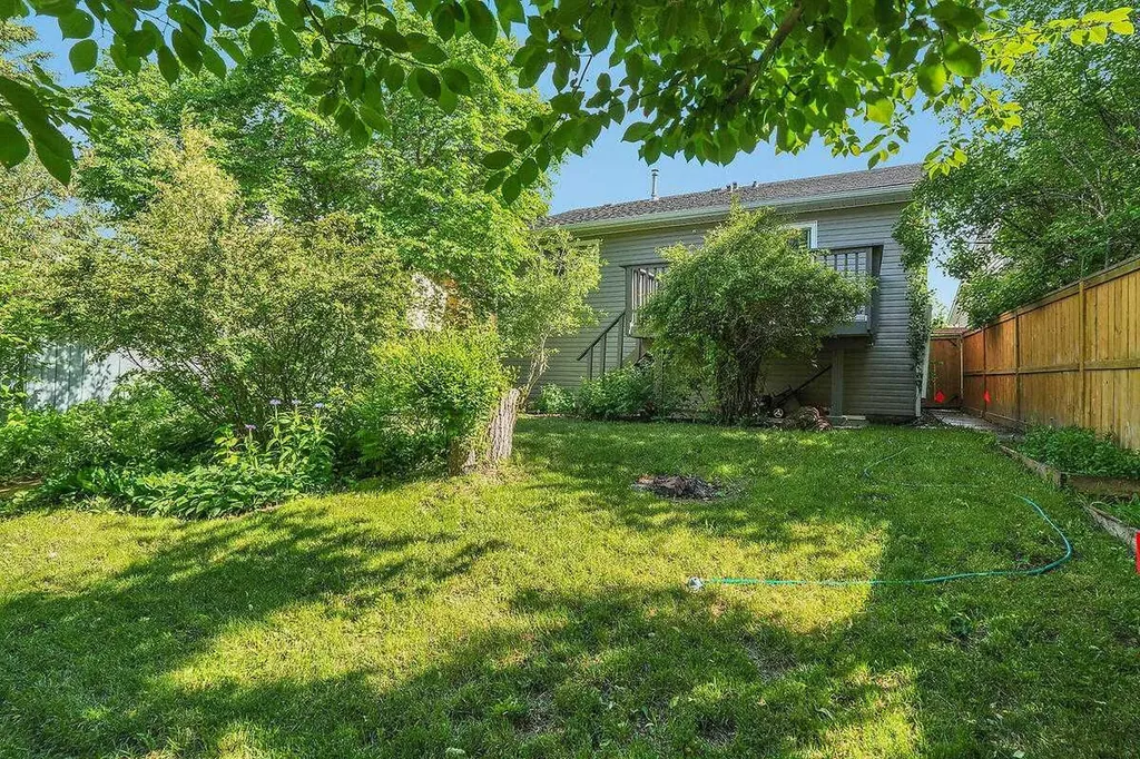 45 Shawinigan Road SW Calgary AB T2Y 2V6