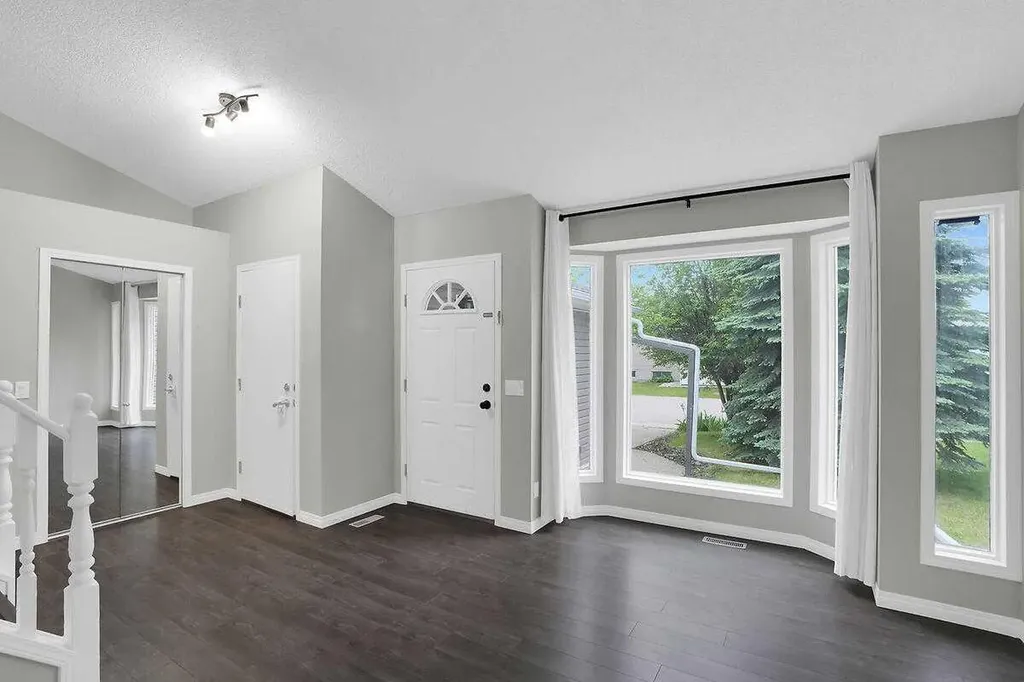 45 Shawinigan Road SW Calgary AB T2Y 2V6