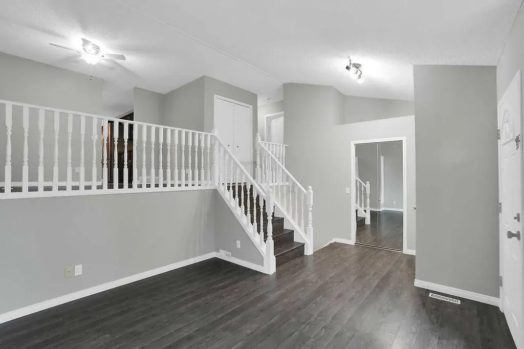 45 Shawinigan Road SW Calgary AB T2Y 2V6