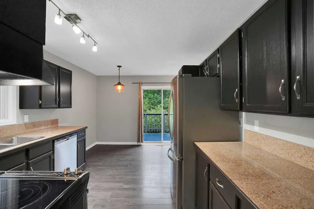 45 Shawinigan Road SW Calgary AB T2Y 2V6