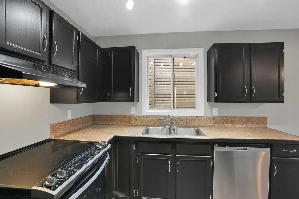 45 Shawinigan Road SW Calgary AB T2Y 2V6
