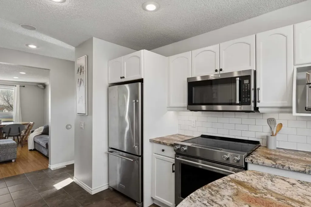 8011 Huntington Street NE Calgary AB T2K5B8