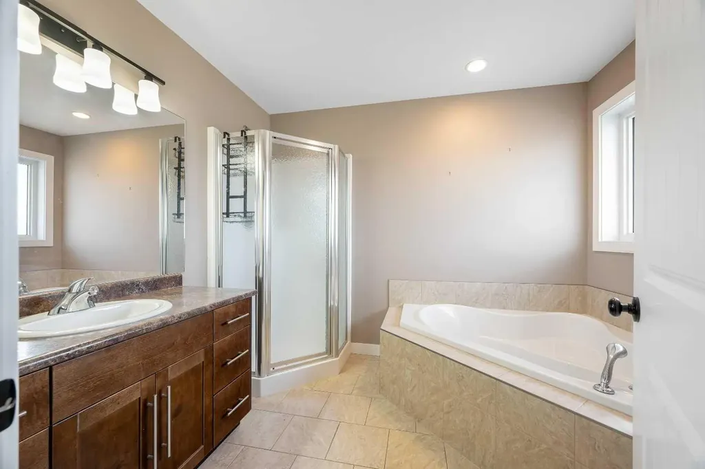 7408 29 Street Lloydminster AB T9V 3N1