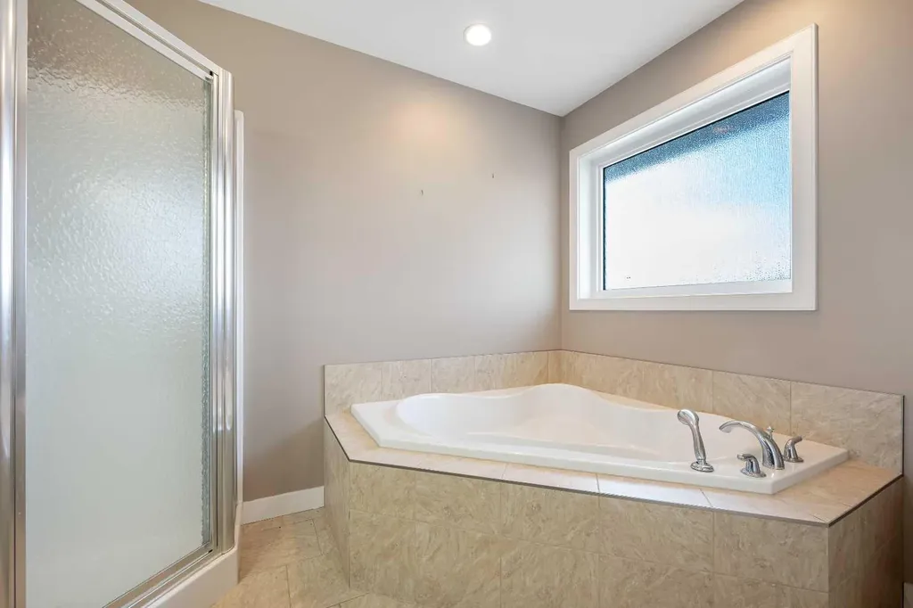 7408 29 Street Lloydminster AB T9V 3N1