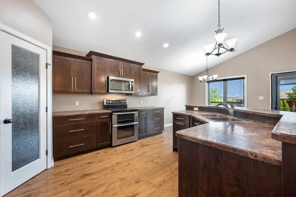7408 29 Street Lloydminster AB T9V 3N1