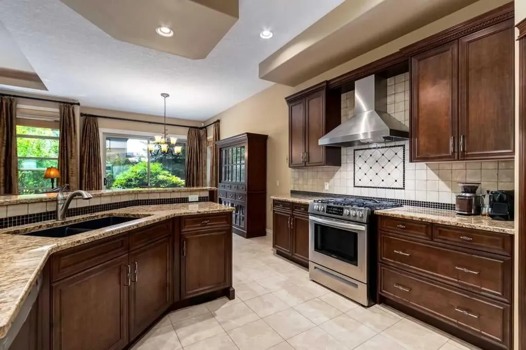 115 Wentworth Lane SW Calgary AB T3H 0E1