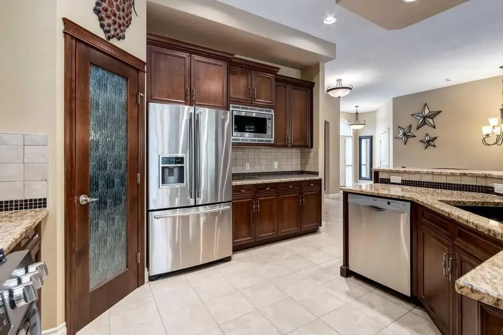 115 Wentworth Lane SW Calgary AB T3H 0E1