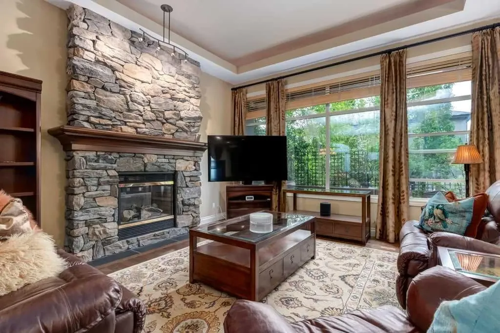 115 Wentworth Lane SW Calgary AB T3H 0E1