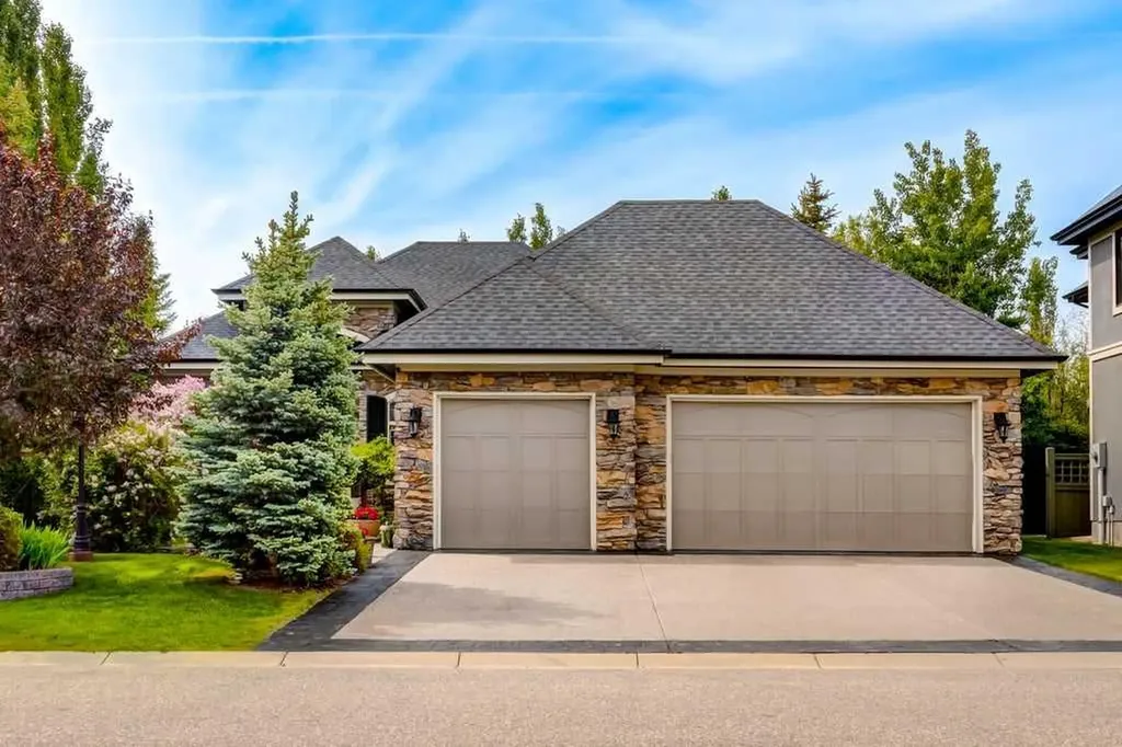 115 Wentworth Lane SW Calgary AB T3H 0E1