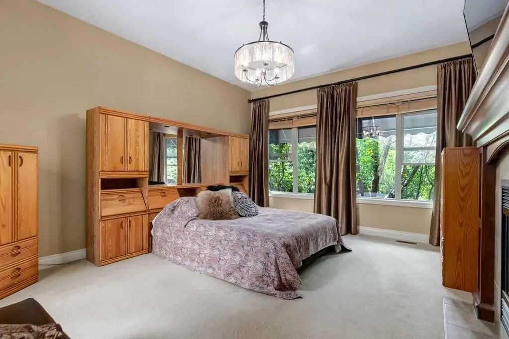 115 Wentworth Lane SW Calgary AB T3H 0E1