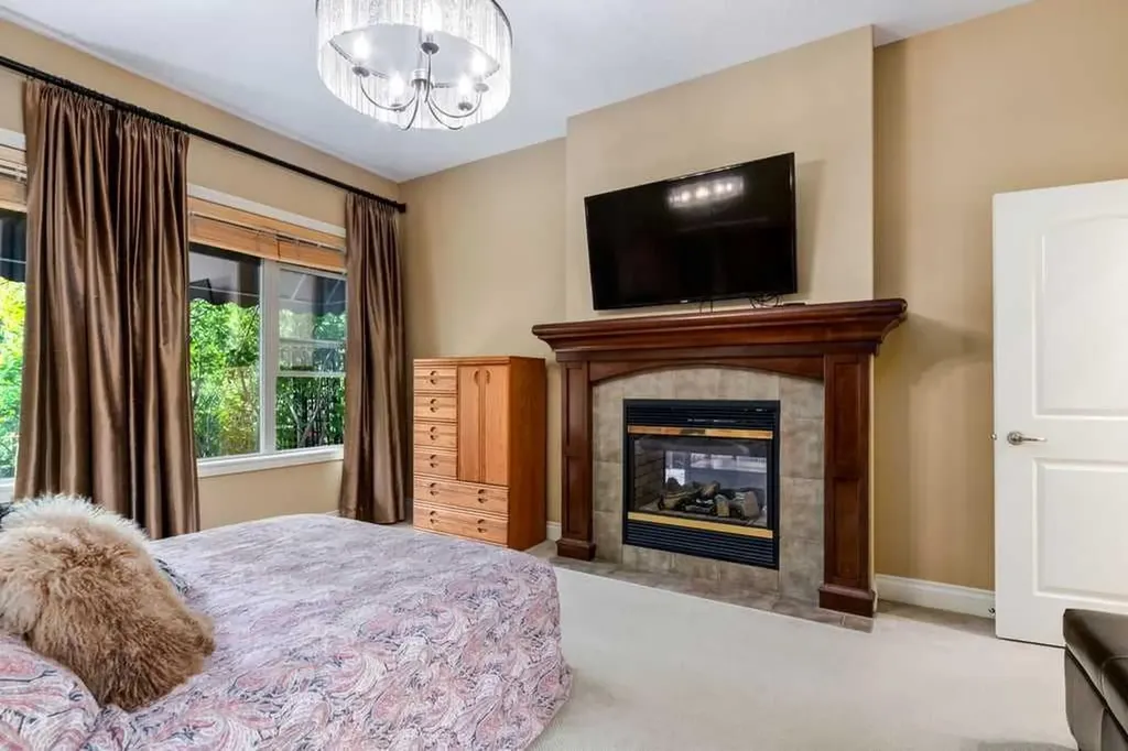 115 Wentworth Lane SW Calgary AB T3H 0E1