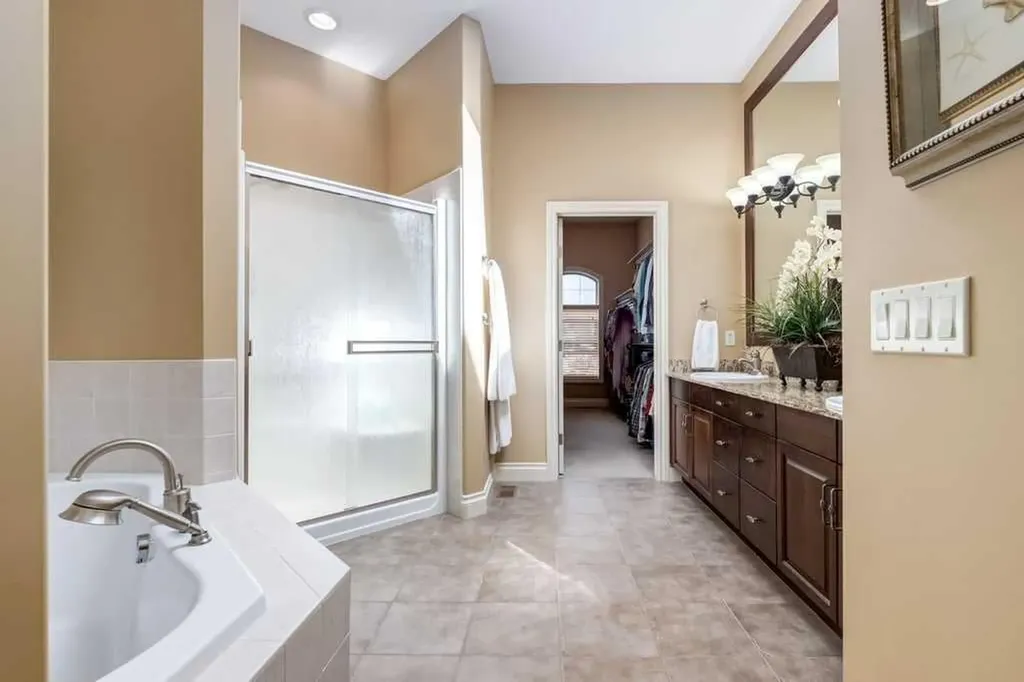115 Wentworth Lane SW Calgary AB T3H 0E1