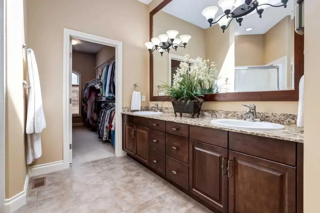 115 Wentworth Lane SW Calgary AB T3H 0E1