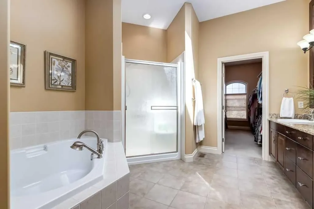 115 Wentworth Lane SW Calgary AB T3H 0E1