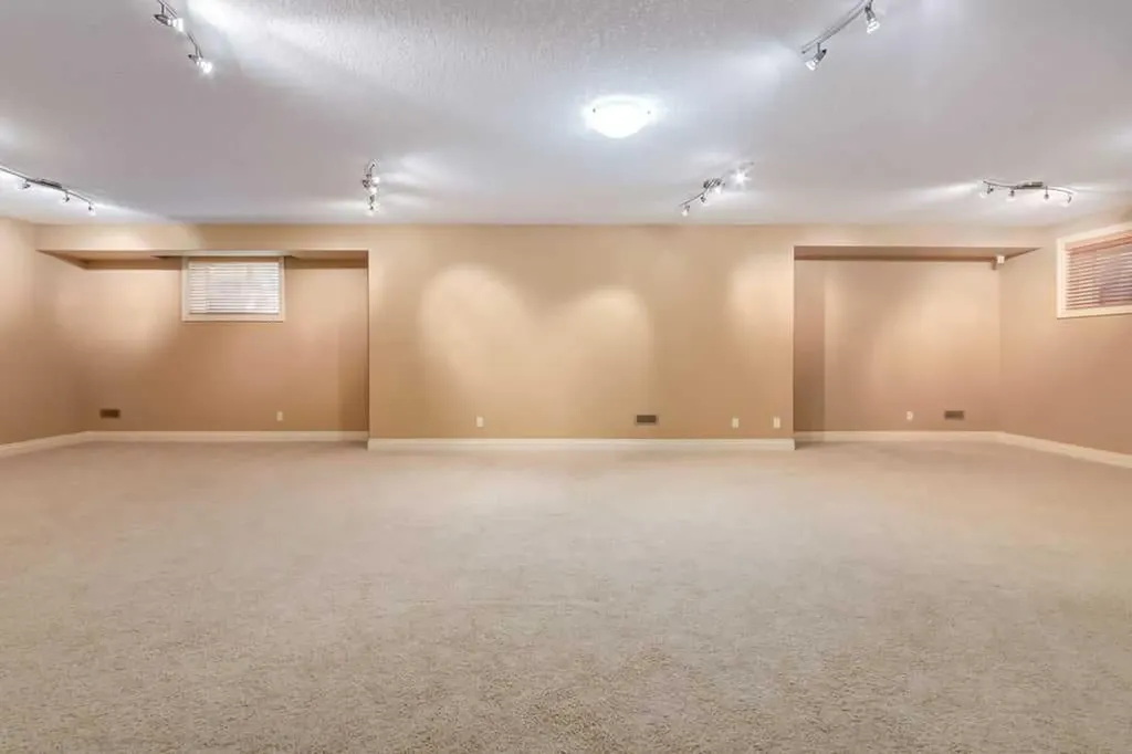 115 Wentworth Lane SW Calgary AB T3H 0E1