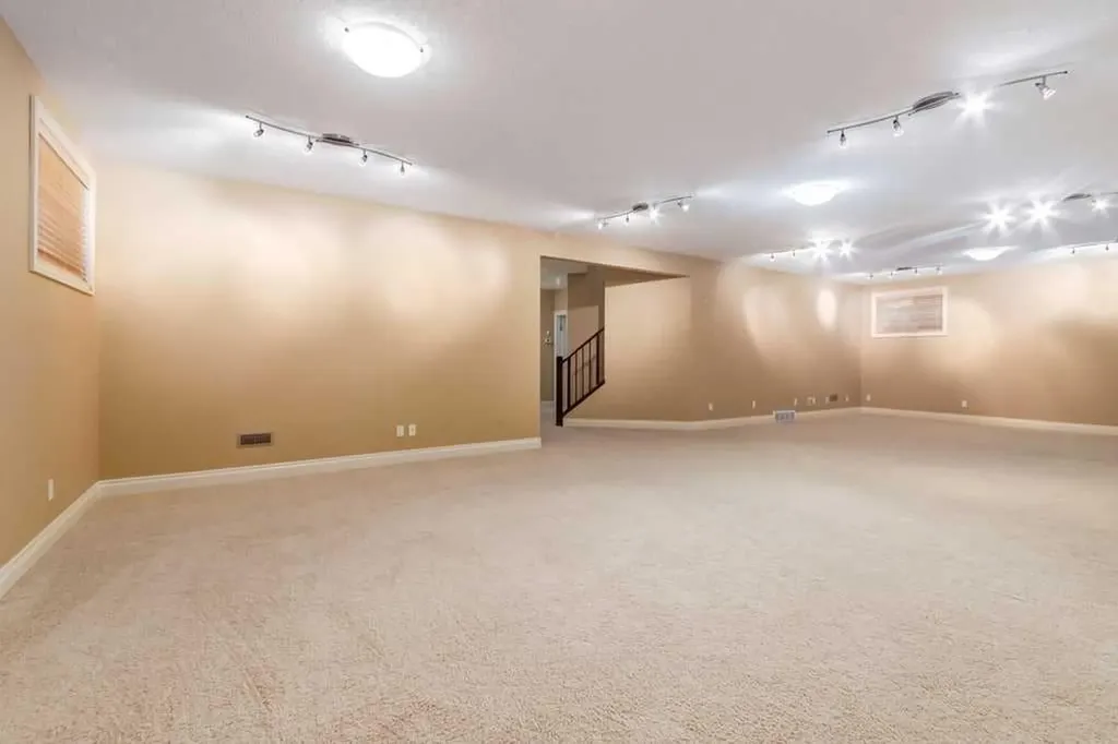 115 Wentworth Lane SW Calgary AB T3H 0E1
