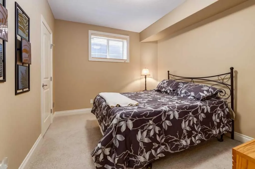 115 Wentworth Lane SW Calgary AB T3H 0E1