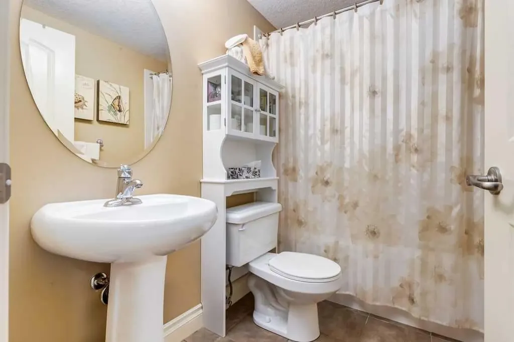 115 Wentworth Lane SW Calgary AB T3H 0E1