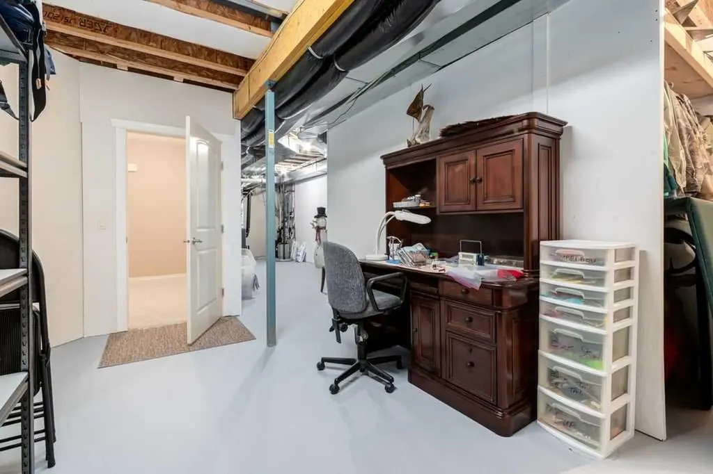115 Wentworth Lane SW Calgary AB T3H 0E1
