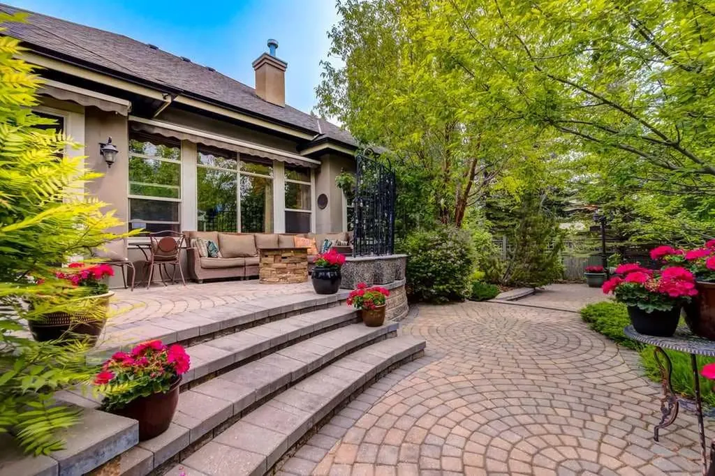 115 Wentworth Lane SW Calgary AB T3H 0E1