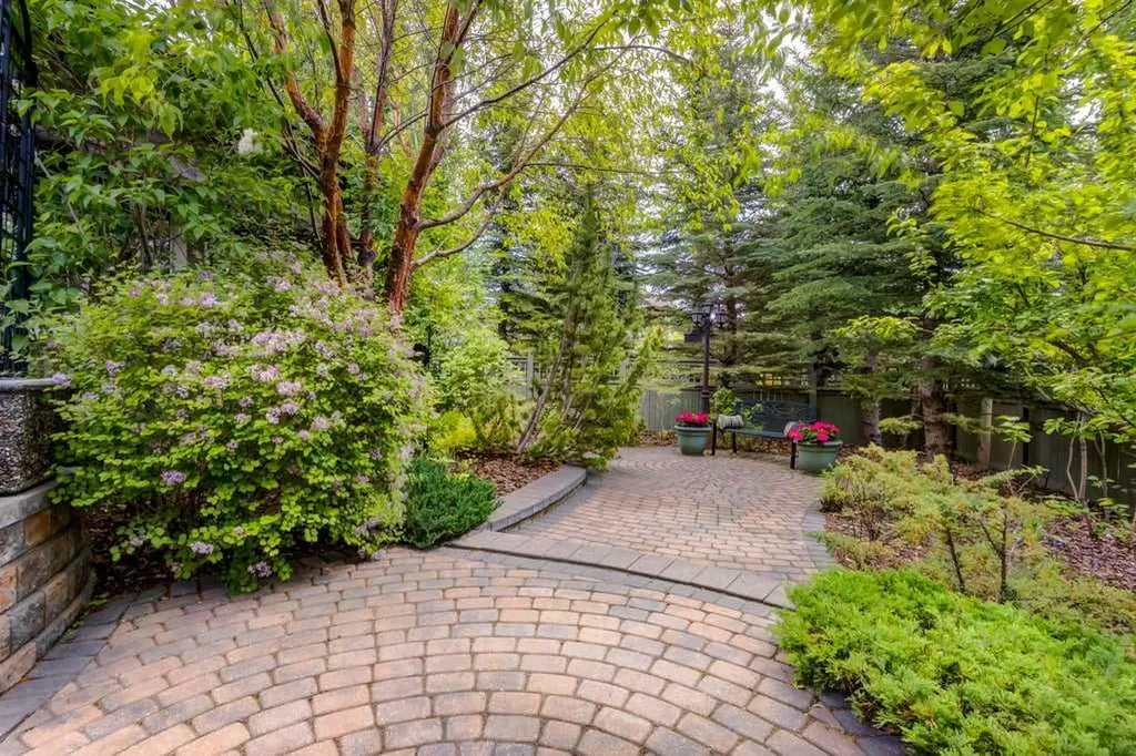 115 Wentworth Lane SW Calgary AB T3H 0E1