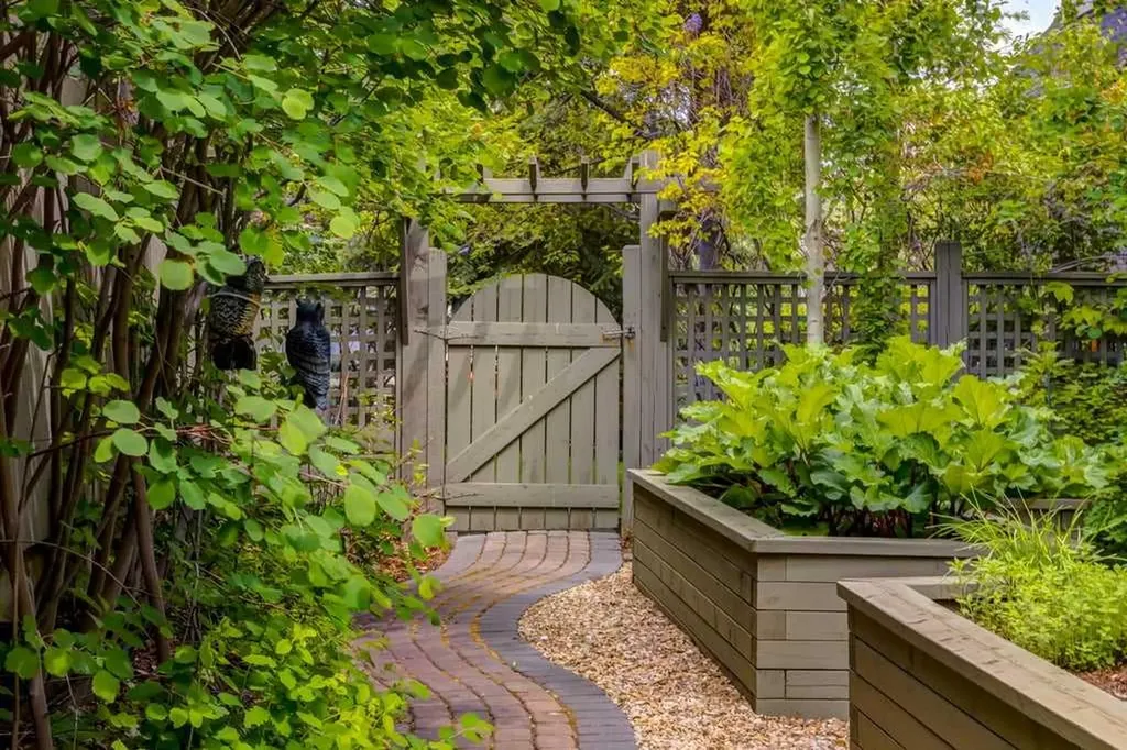 115 Wentworth Lane SW Calgary AB T3H 0E1