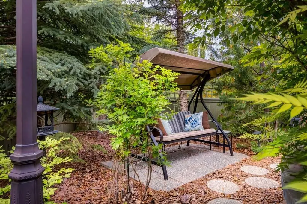 115 Wentworth Lane SW Calgary AB T3H 0E1