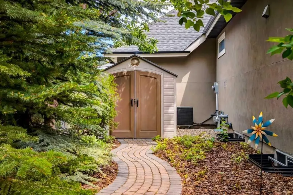 115 Wentworth Lane SW Calgary AB T3H 0E1