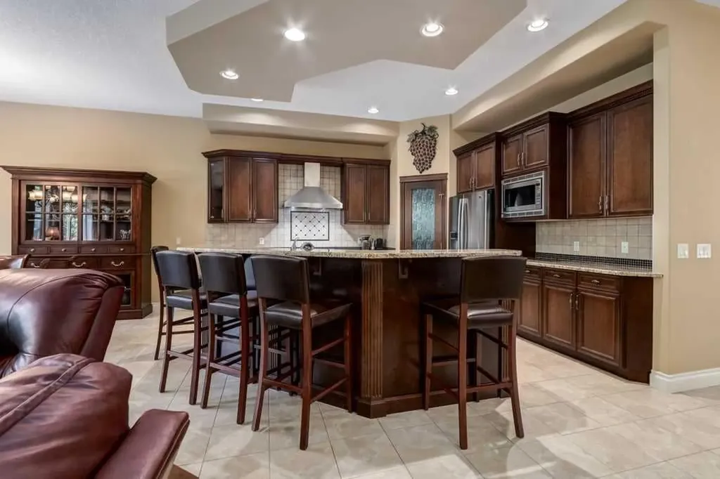 115 Wentworth Lane SW Calgary AB T3H 0E1