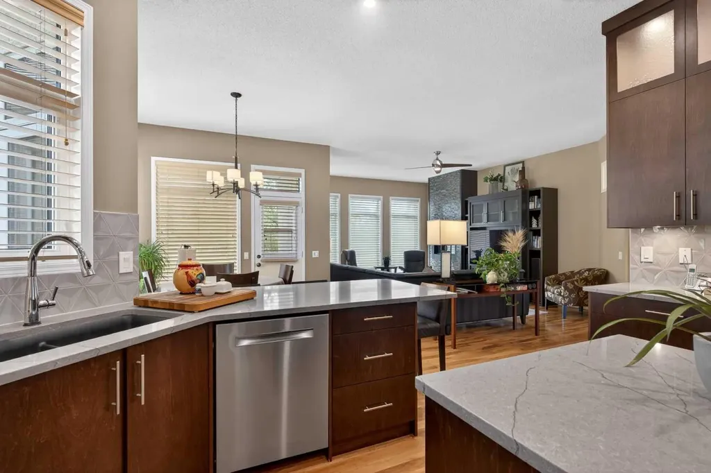 15 Hampstead Rise NW Calgary AB T3A 6B4