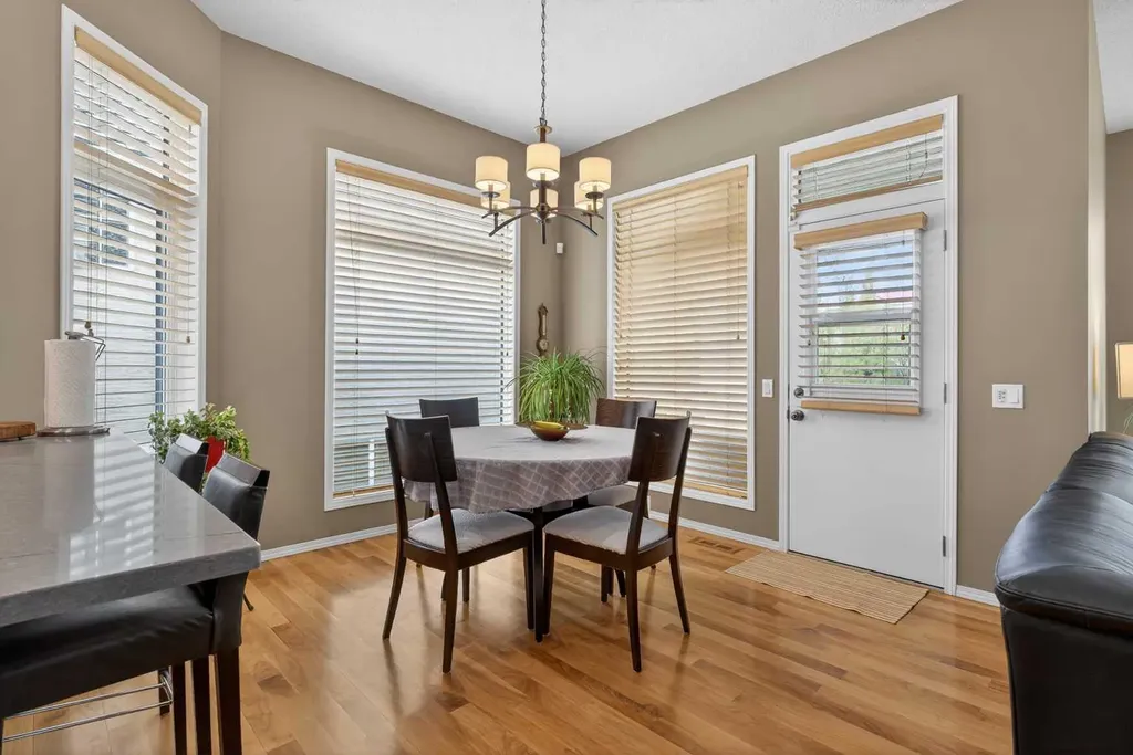 15 Hampstead Rise NW Calgary AB T3A 6B4