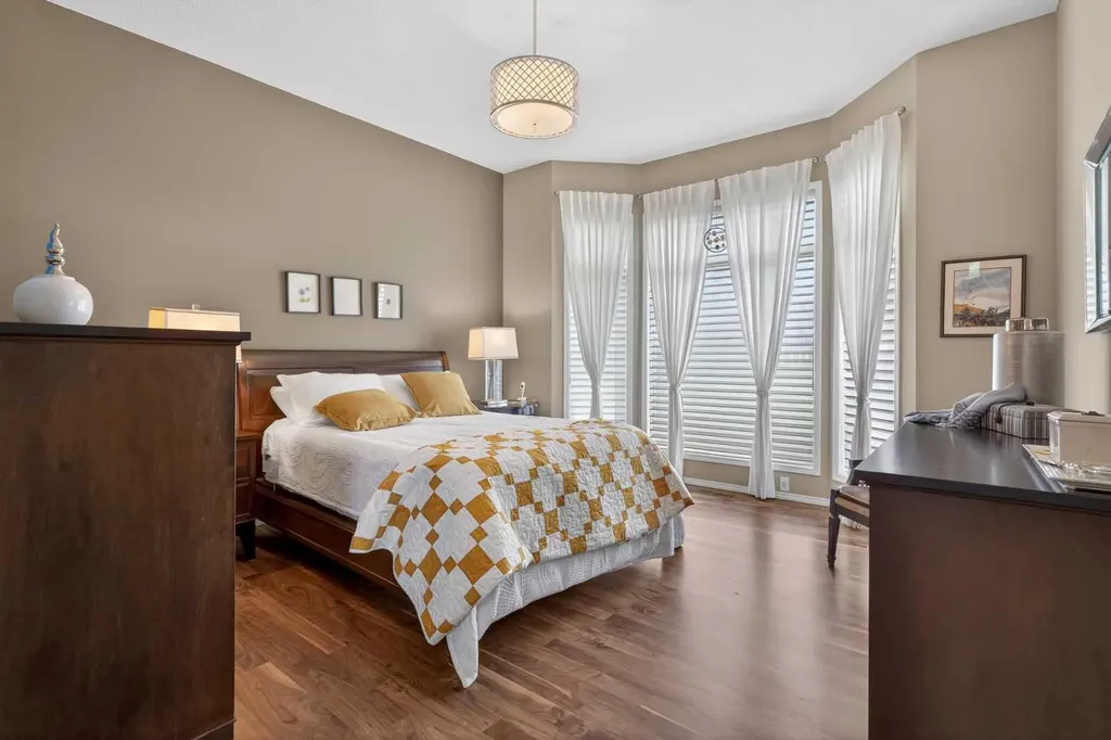 15 Hampstead Rise NW Calgary AB T3A 6B4
