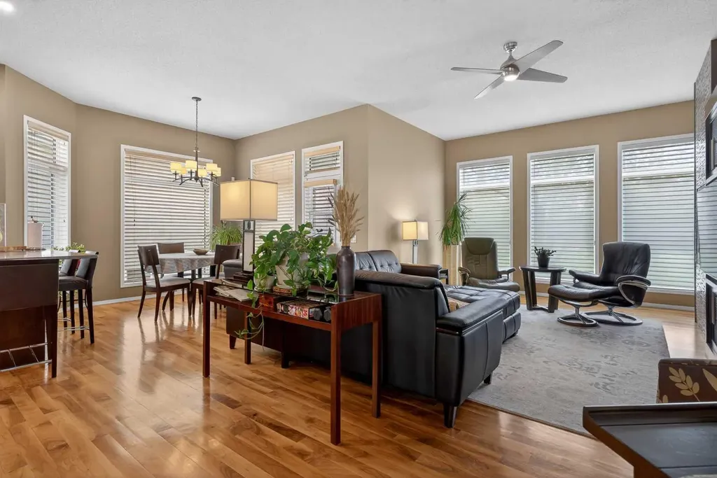 15 Hampstead Rise NW Calgary AB T3A 6B4