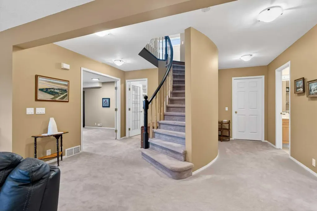 15 Hampstead Rise NW Calgary AB T3A 6B4
