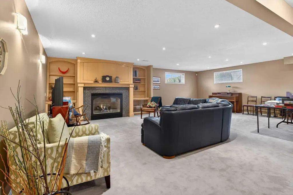15 Hampstead Rise NW Calgary AB T3A 6B4