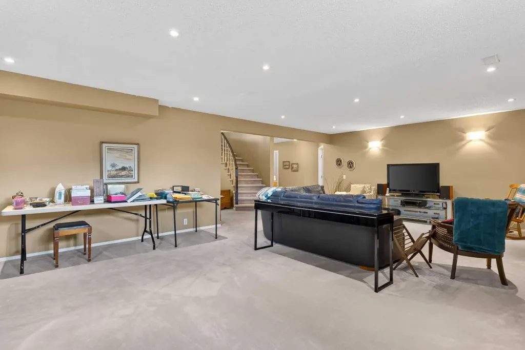 15 Hampstead Rise NW Calgary AB T3A 6B4