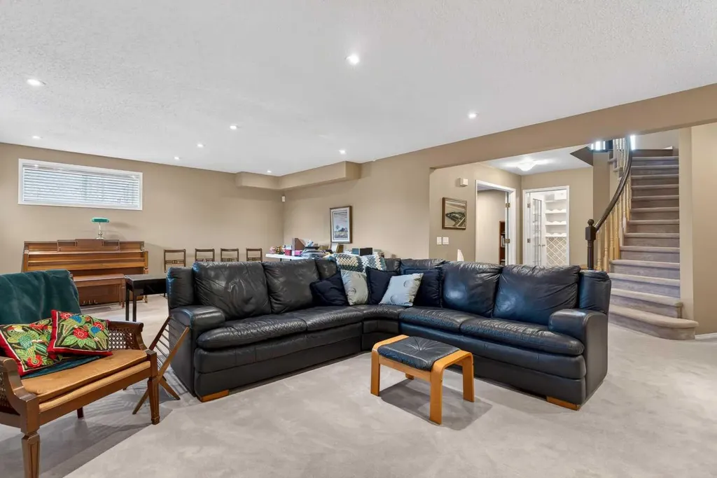 15 Hampstead Rise NW Calgary AB T3A 6B4