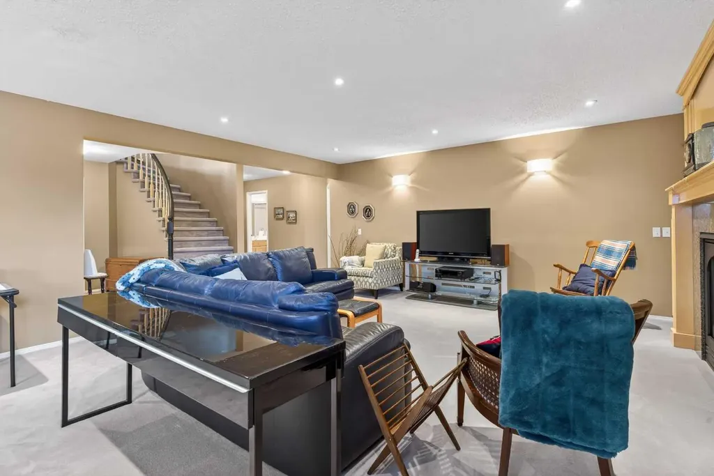 15 Hampstead Rise NW Calgary AB T3A 6B4