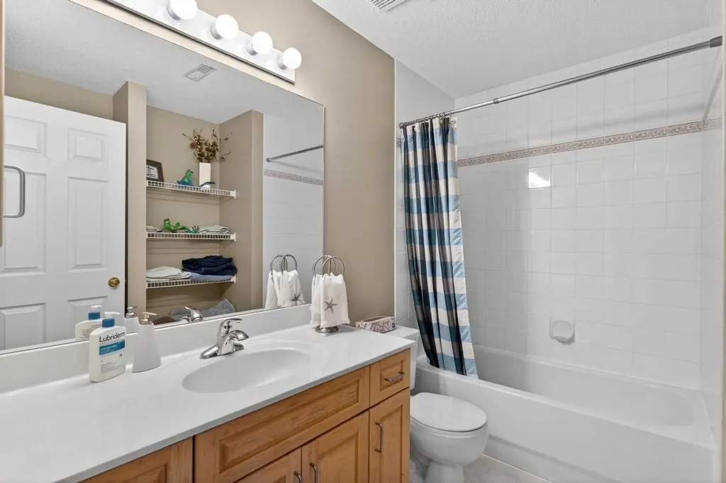 15 Hampstead Rise NW Calgary AB T3A 6B4