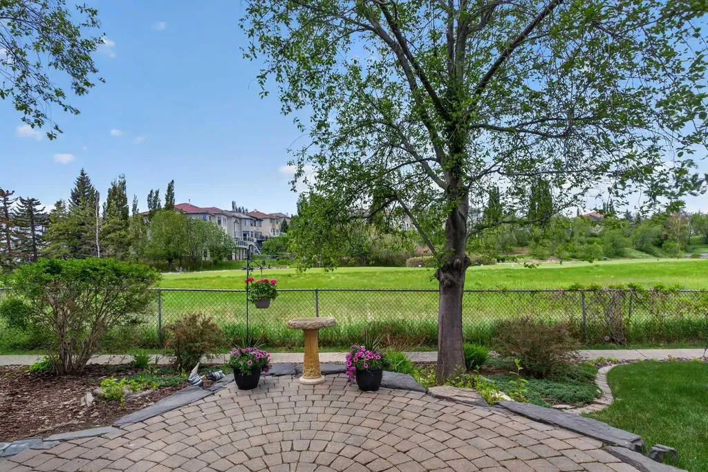 15 Hampstead Rise NW Calgary AB T3A 6B4
