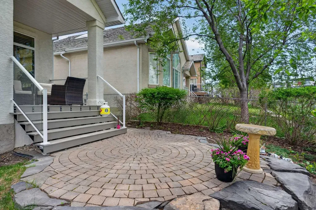 15 Hampstead Rise NW Calgary AB T3A 6B4