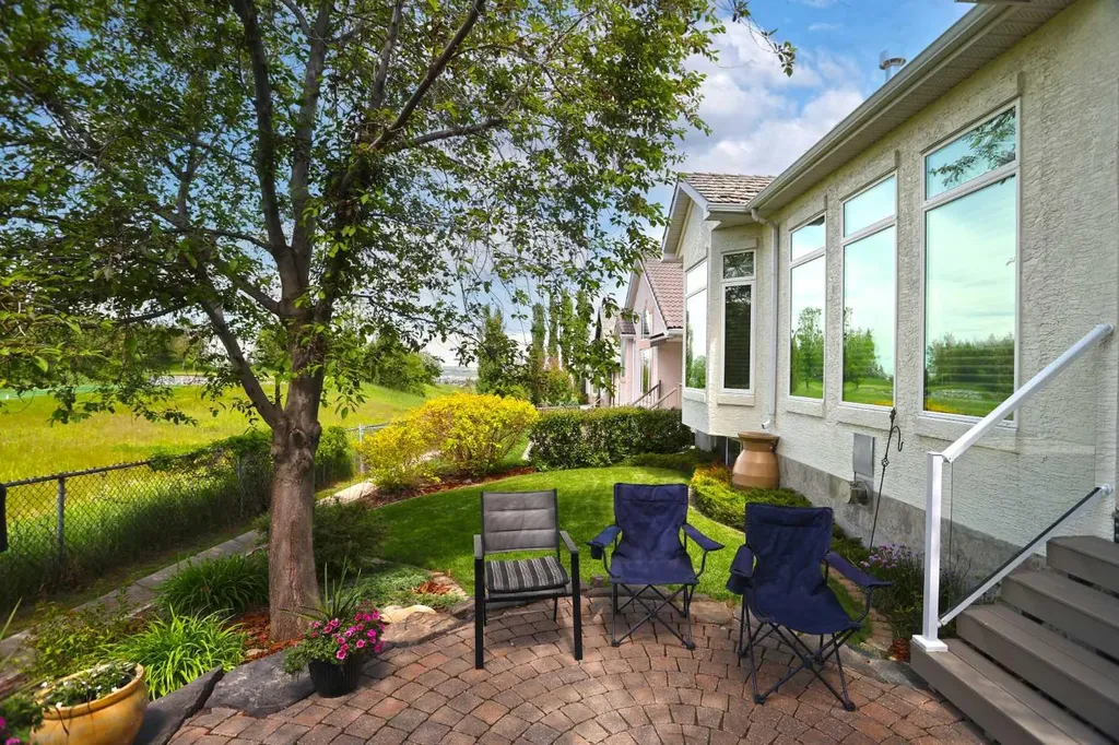15 Hampstead Rise NW Calgary AB T3A 6B4